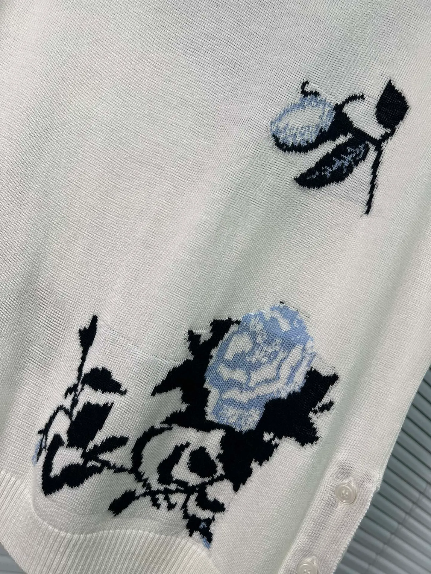 THOM BROWNE🇳🇱New Arrival 𝐃𝐞𝐭𝐚𝐢𝐥 ： TB ， ， ， ， ooookkkkkk ， ， ， ， T look jue ：Light Blue White Sizes： 0.1.2(S.M.L)